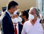 Pedro Sánchez i samtale med ambassadør Gabriel Ferrán efter hans hjemkomst fra Afghanistan